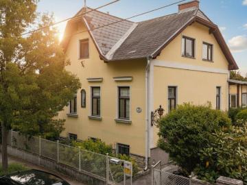 Historisches Stadthaus in Badens bester Lage | Charmantes Ensemble mit Zukunftspotenzial