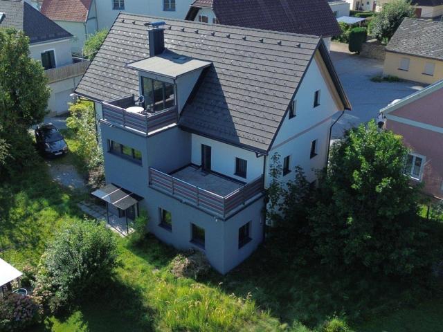 Historisches, renoviertes Dorfhaus in zentraler Lage zum Wohnen und Arbeiten und trotzdem im Grünen