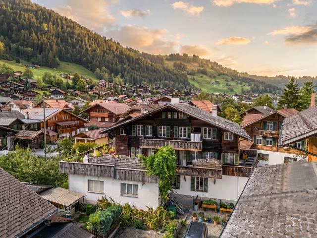 HISTORISCHES WOHN UND GESCHÄFTSHAUS IM HERZEN VON ZWEISIMMEN