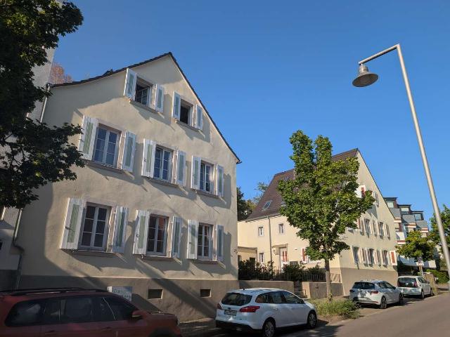 Historisches Wohnensemble mit sieben Wohneinheiten, parkähnlicher Gartenanlage und Bauland