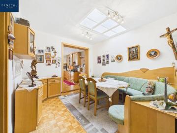 Historisches Wohnhaus mit großzügiger Nutzfläche und privatem Garten im Herzen des Stadtzentrums