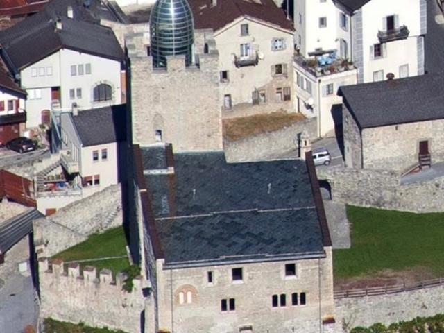 Historisches Wohnhaus mit 3 Wohnungen mit Blick auf das Leuker Schloss