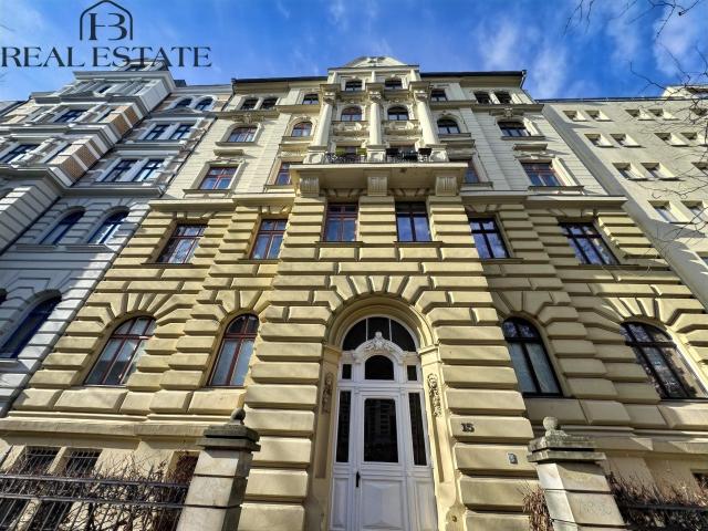 Historisches Wohnjuwel: Exquisite 2 Zimmer Wohnung in der Hegelstraße