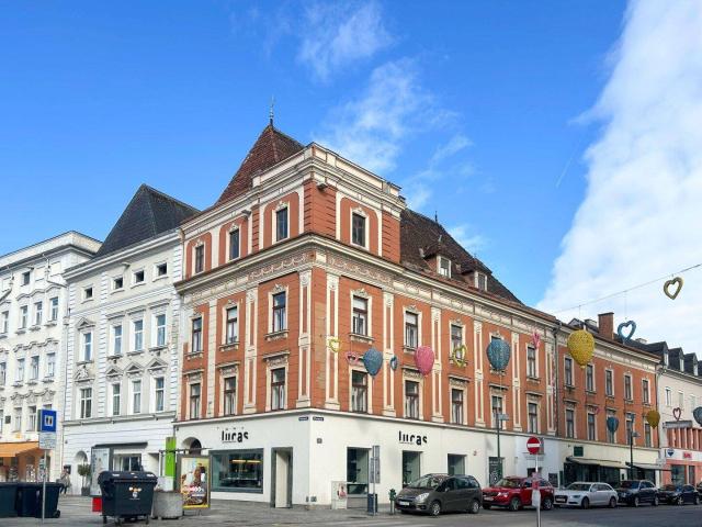 Historisches Zinshaus in Top Lage am Stadtplatz Wels mit 10 Einheiten zu kaufen