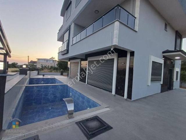 Hisar Mahallesi'nde Satılık Akıllı Sistem 3+1 Lüks Villa