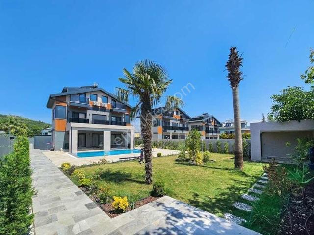 Hisarönünün Prestijli Lokasyonunda 4+1 Lüks Satılık Villa