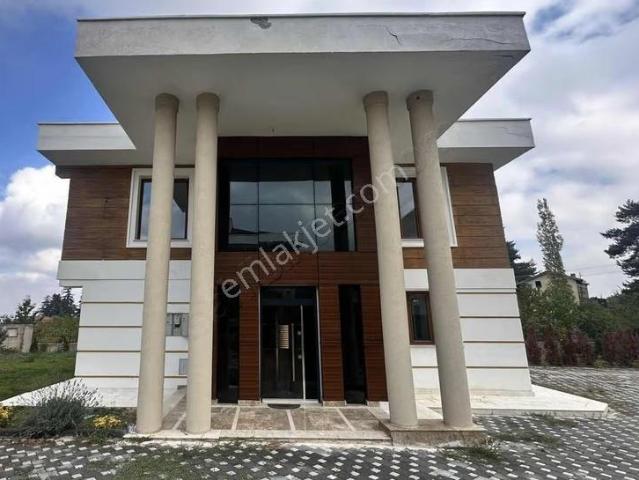 Hisarcıkta 750m2 Arsalı Ultra Lüks 5+1 Satılık Villa