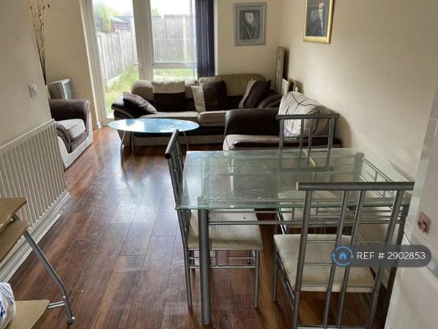 Hitchen St, Manchester, M13 4 bed terraced house to rent £2,000 pcm £462 pw