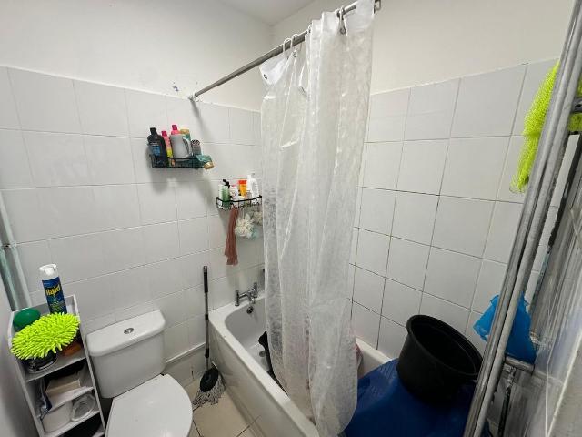 Hitchin Road, Luton, Bedfordshire LU2, 1 bed flat to rent, £850 pcm | PrimeLocation
