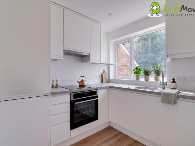 Hitchin Road, Luton, Bedfordshire LU2, 2 bed maisonette to rent, £1,400 pcm | PrimeLocation