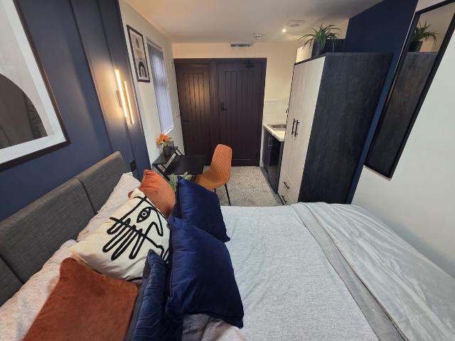 Hitchin Road, Luton, Bedfordshire LU2, Studio to rent, £700 pcm | PrimeLocation