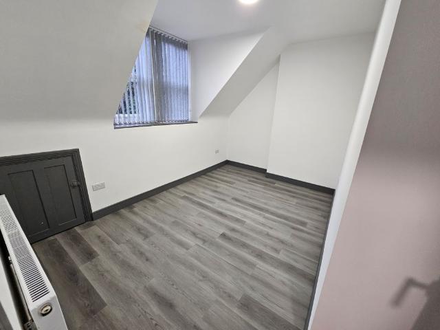 Hitchin Road, Luton LU2, 2 bed flat to rent, £1,400 pcm | PrimeLocation
