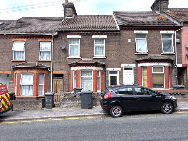 Hitchin Road, Luton LU2, 3 bed terraced house to rent, £1,600 pcm | PrimeLocation