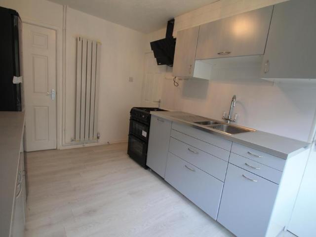 Hitchin Road, LUTON, LU2 3 bed terraced house to rent £1,650 pcm £381 pw