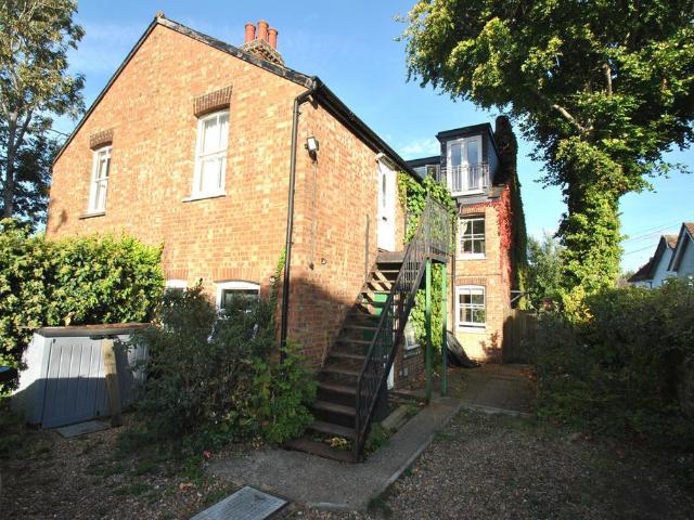 Hitchin SG5 1 bed maisonette to rent £925 pcm £213 pw
