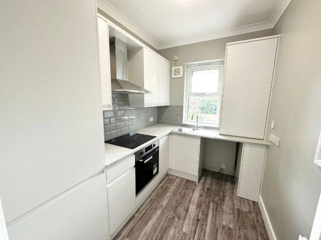 Hithermoor Road, Stanwell Moor TW19, 1 bed flat to rent, £1,250 pcm | PrimeLocation