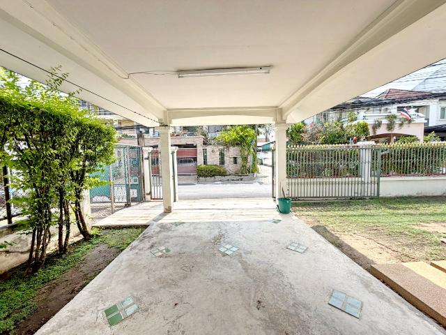HK0666ขาย บ้านเดี่ยว 4 ห้องนอนห้วยขวางMRT โชคชัย 4∞065 9423,099 5919 Line@newnormal