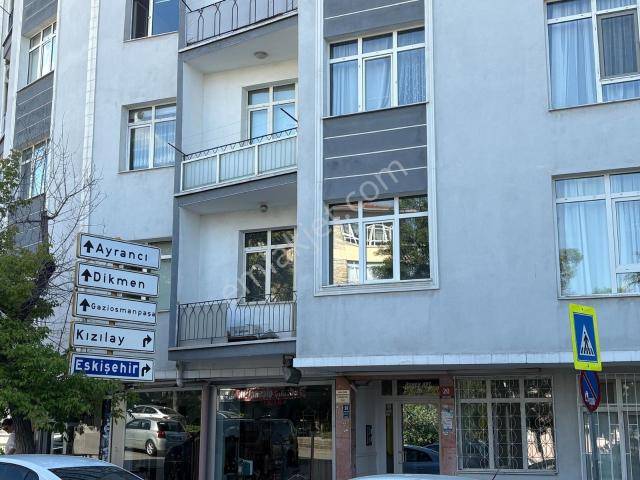 Hoşdere'de Cadde Cepheli Ara Kat Geniş Satılık 3+1 Daire