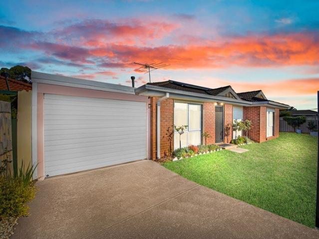 Home near the Schools, parks, Public Transport and Shopping centre!