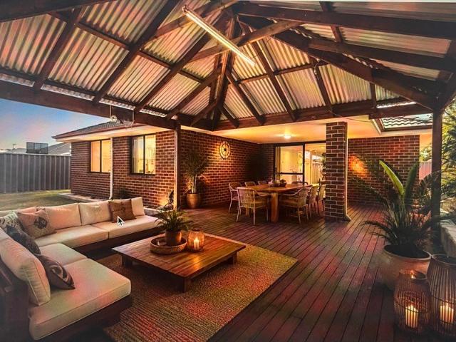 Motivate seller, park close by