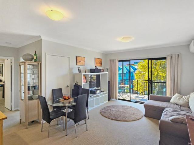 Home Open Stirling Street Gate 3 Resort Style Living on Beaufort Street – Pool, Gym, Spa & Secure Parking
