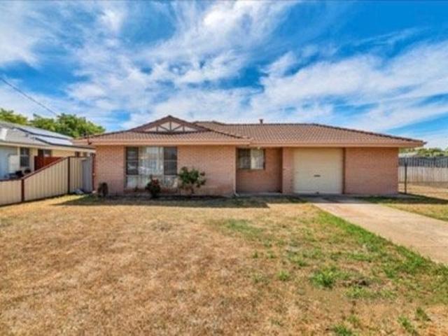 Fantastic Family Home Situated in an ULTRA CONVENIENT Location!