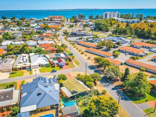 Live In It! Knock It Down and Build Your Dream Home! 751m2* of Rare Earth With Potential Sub Division Potential!