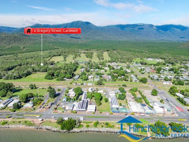 Home Opposite the Golf Course Generous 1,012m2 Block