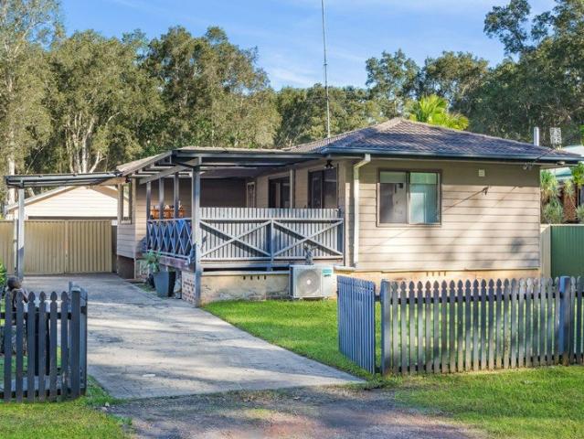 Home and Studio on 695sqm Block!