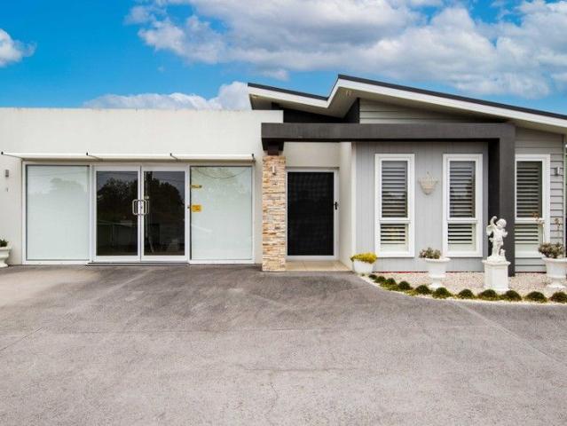 Stunning Home Family, Business or Both