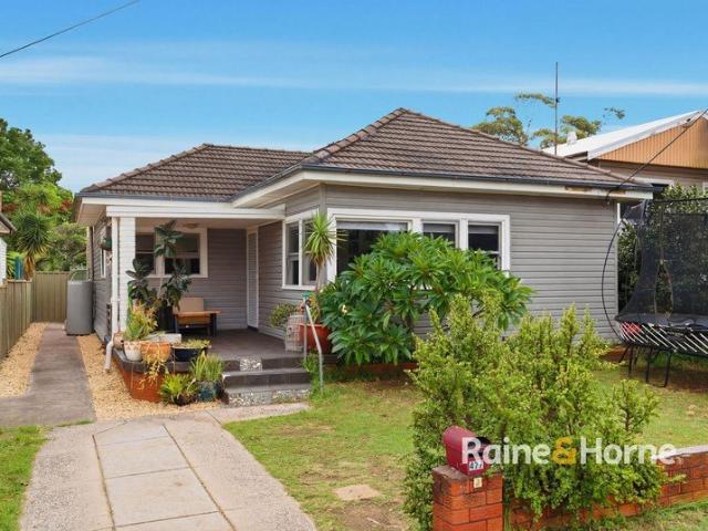 HOME CLOSE TO BEACH