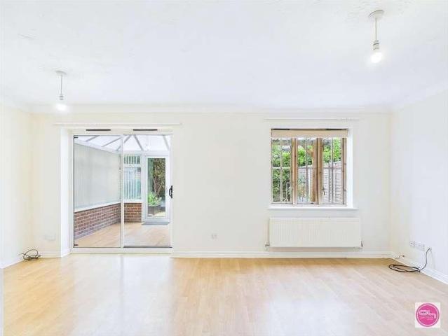 Home Farm Court, Castle Gresley, DE11