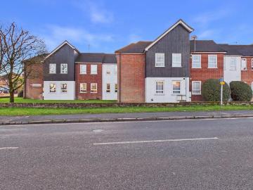 Home Farm Court, Narcot Lane. 2 bed apartment to rent £1,450 pcm £335 pw