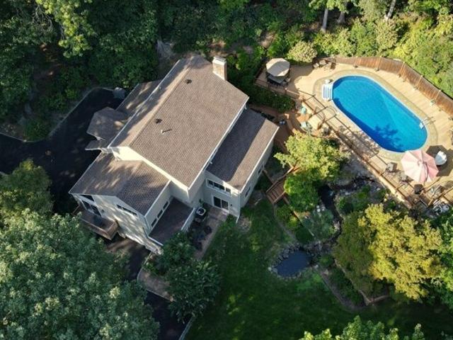 Home For Sale In Nissequogue, New York
