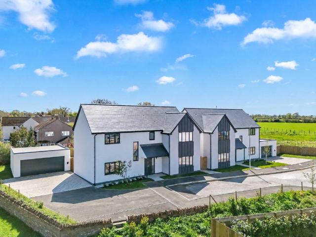 Home Ground, Bristol BS37 5 bed detached house to rent £3,200 pcm £738 pw