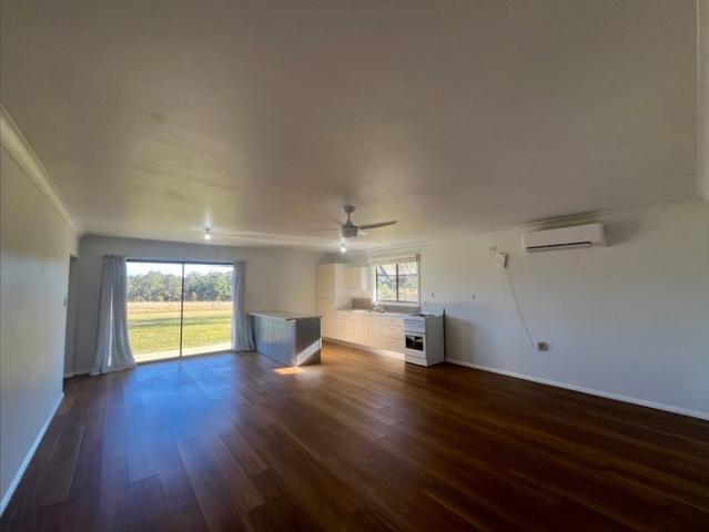 HOME & HORSE PADDOCKS