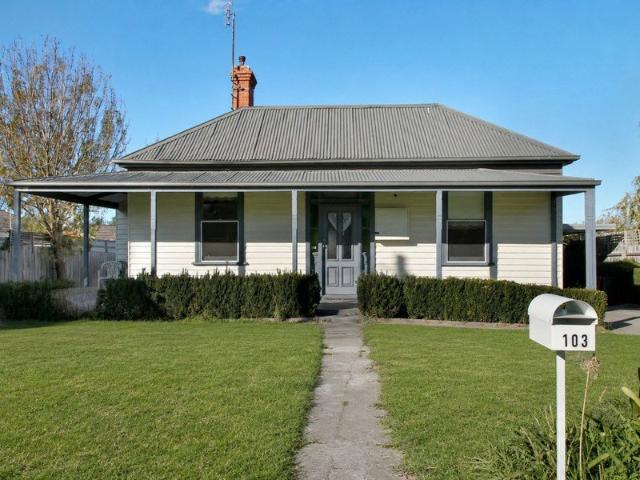 HOME IN BAIRNSDALE CBD