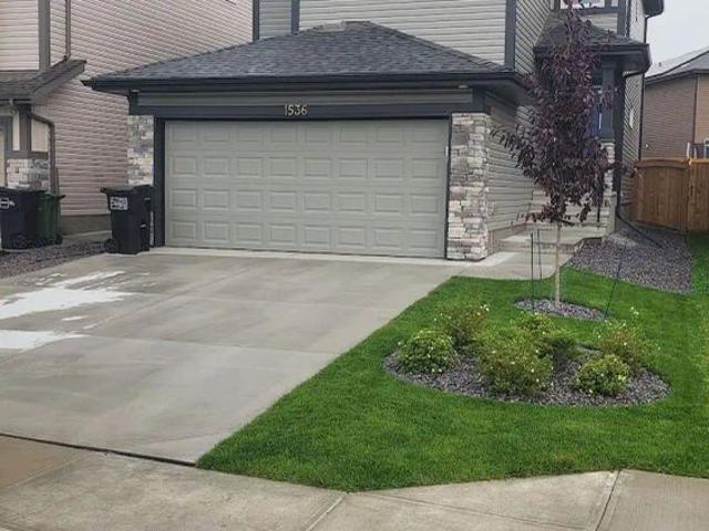 Home in Edgemont — 3 Bedrooms+ Den House