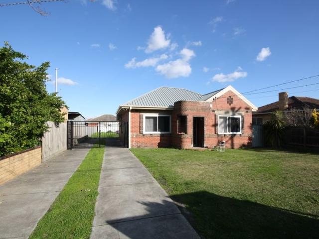 HOME IN HEART OF SPRINGVALE CENTRAL