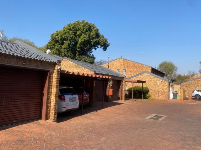 HOME IN HENNOP MEWS