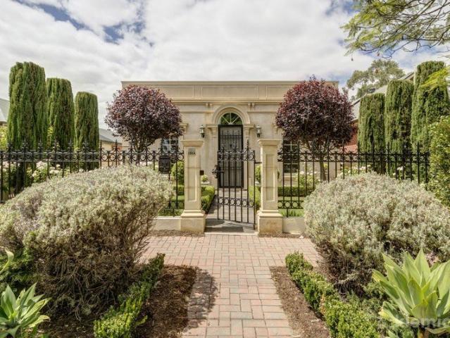 Home in St Petersper: 3BR, 2BA, Ducted Heating & Secure Parking