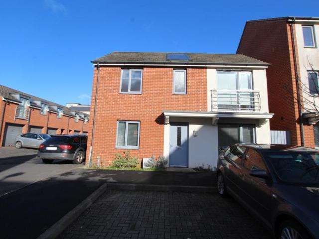 Home Leas Close, Bristol BS16 3 bed detached house to rent £1,900 pcm £438 pw