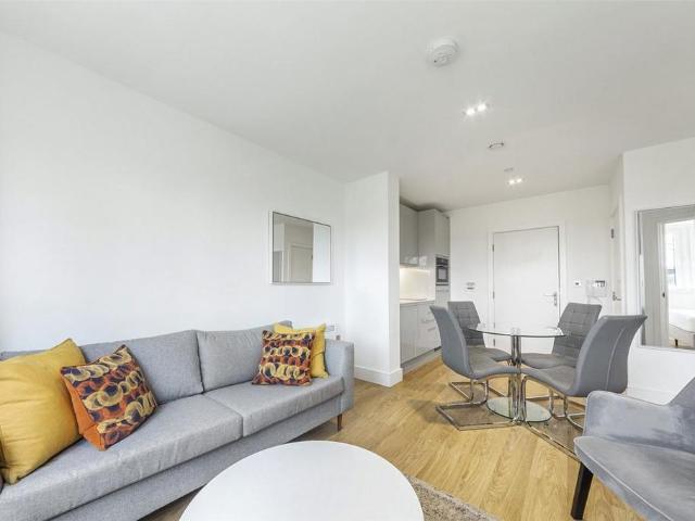 Home Park Mill Link, Hertfordshire WD4 1 bed flat to rent £1,175 pcm £271 pw