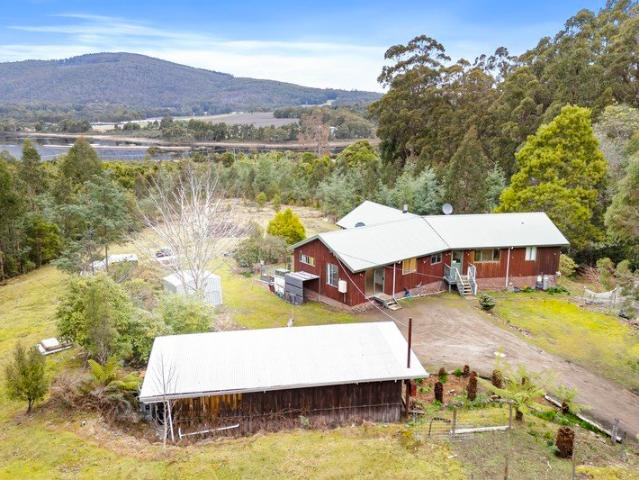 Home & studio on 6 Acres