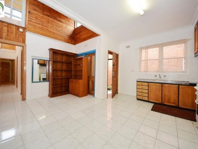 Home with Retail option In McKinnon School Zone