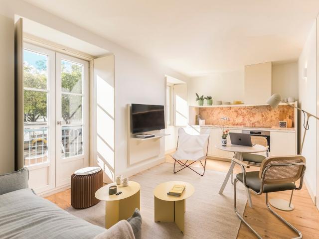 Homeclub | Stylish 1BR with Balcony in Estrela