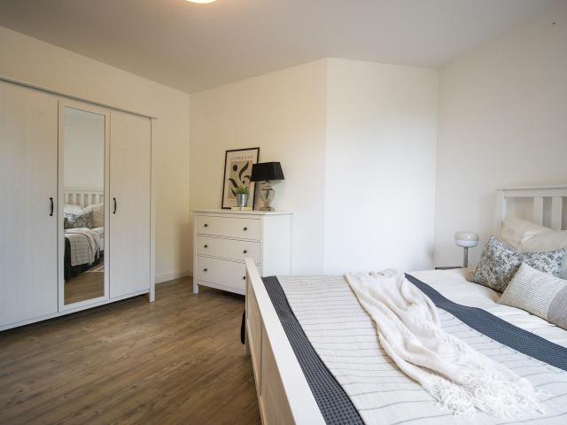 homebydoni: central location | parking included | balcony, Bielefeld Amsterdam Apartments for Rent