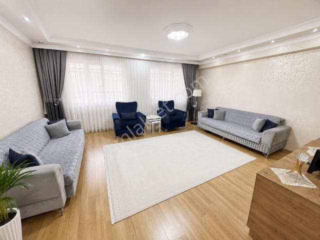 Home'dan Cadde Dibinde Satılık 105m² 2+1 Balkonlu Yüksek Giriş.