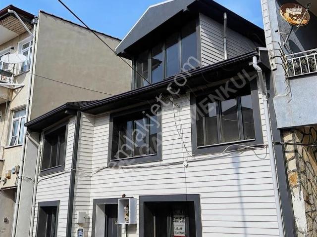 Home'dan Fatih Mah'de 4+2 185m² Bahçeli 3 katlı Müstakil Ev.