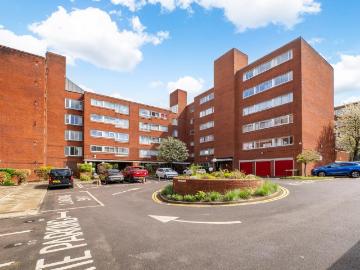 Homefield Park, Surrey SM1 2 bed apartment to rent £1,650 pcm £381 pw